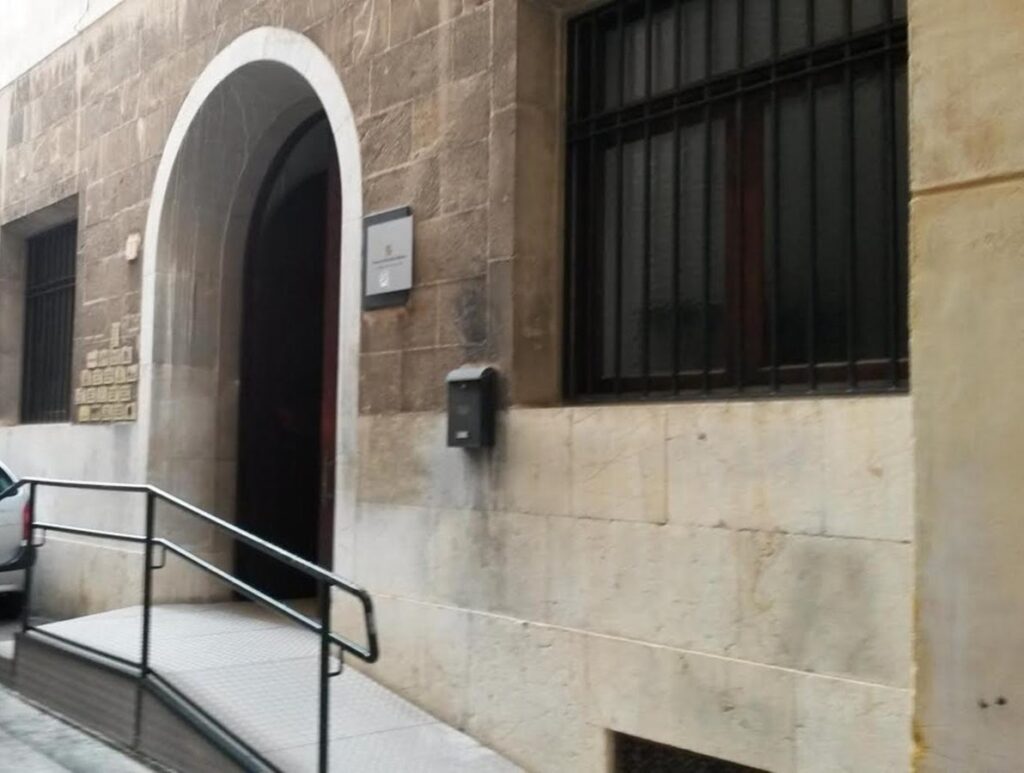 Entrada del Casal Ernest Lluch, en la calle de la Rosa 3 de Palma